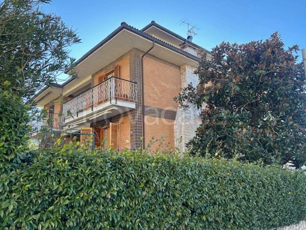 casa indipendente in vendita a Castel Madama