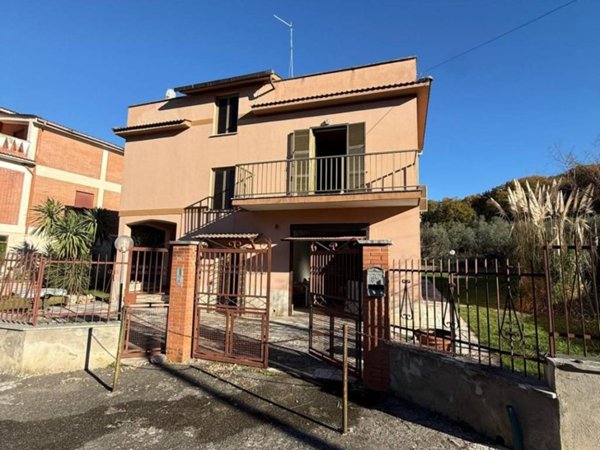 casa indipendente in vendita a Castel Madama