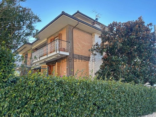 casa indipendente in vendita a Castel Madama