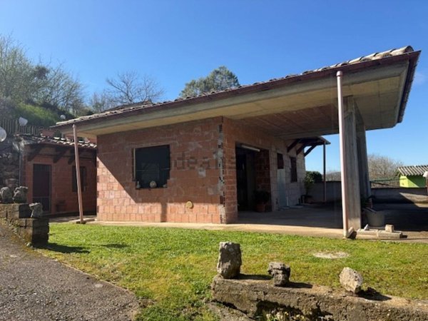 locale di sgombero in vendita a Castel Madama