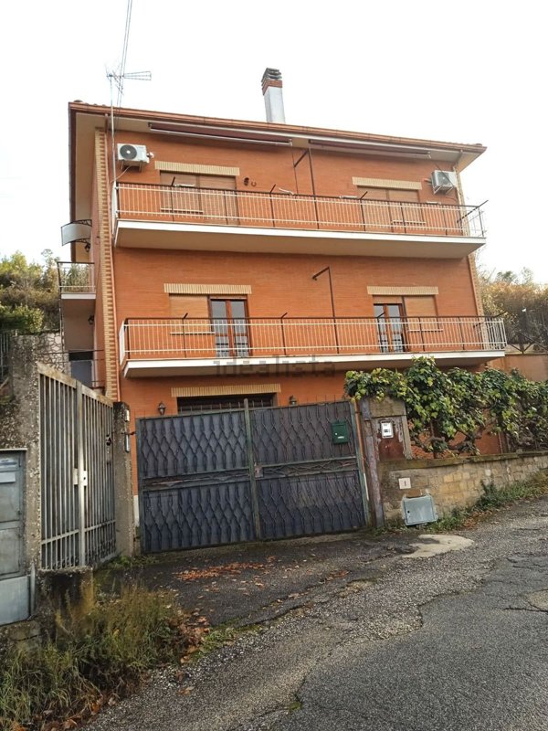 casa indipendente in vendita a Castel Madama