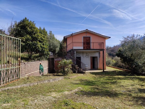 casa indipendente in vendita a Castel Madama