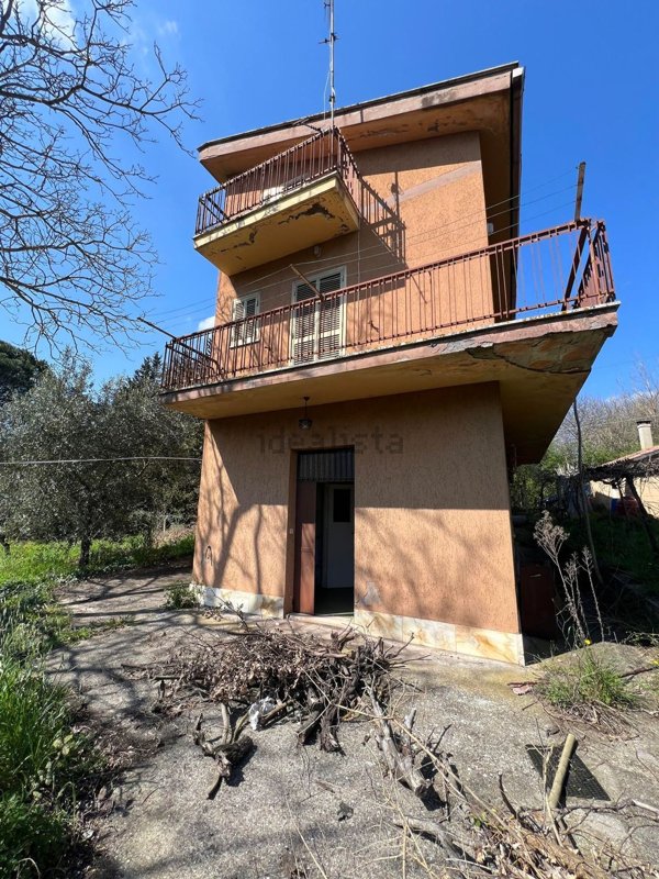 casa indipendente in vendita a Castel Madama