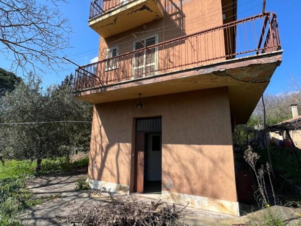 casa indipendente in vendita a Castel Madama