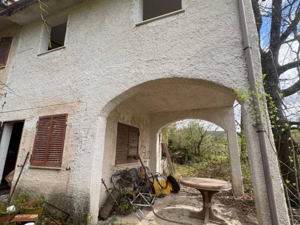 casa indipendente in vendita a Castel Madama in zona Monitola