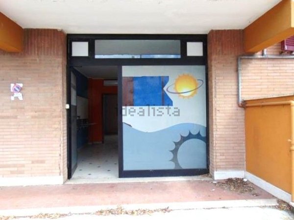 locale commerciale in vendita a Castel Madama