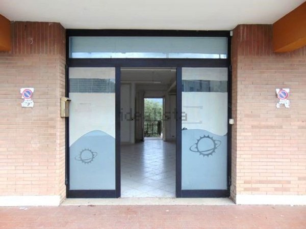 locale commerciale in vendita a Castel Madama