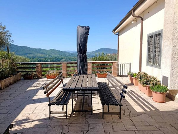 casa indipendente in vendita a Castel Madama