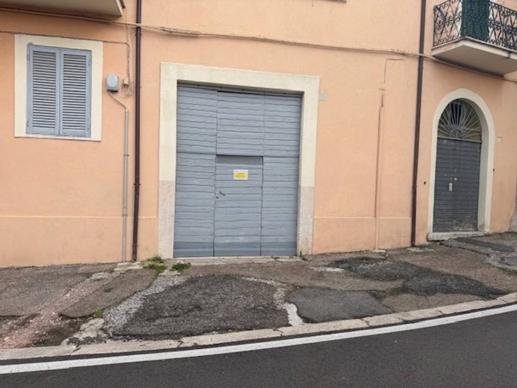 locale commerciale in vendita a Castel Madama