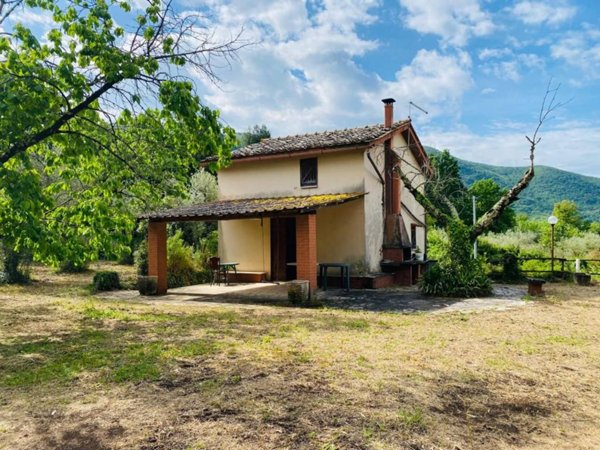 casa indipendente in vendita a Castel Madama