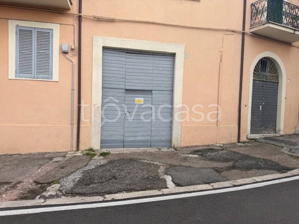 locale commerciale in vendita a Castel Madama