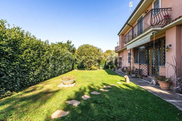 villa in vendita a Castel Madama
