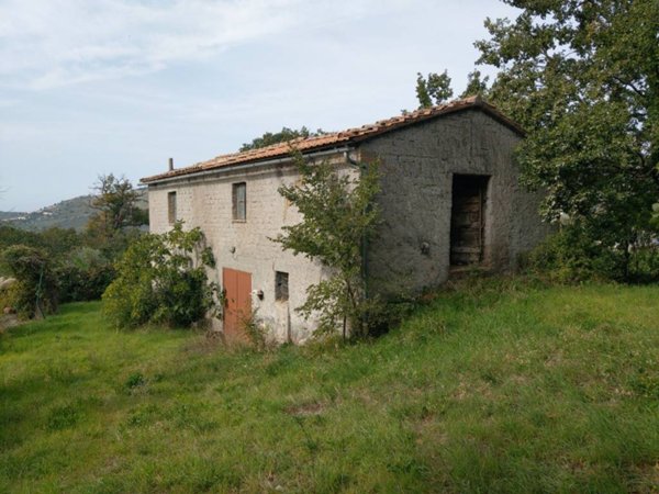 casa indipendente in vendita a Castel Madama