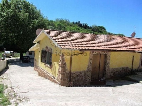 casa indipendente in vendita a Castel Madama