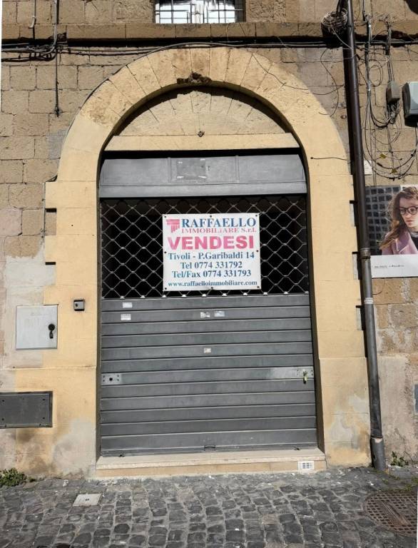 negozio in vendita a Castel Madama