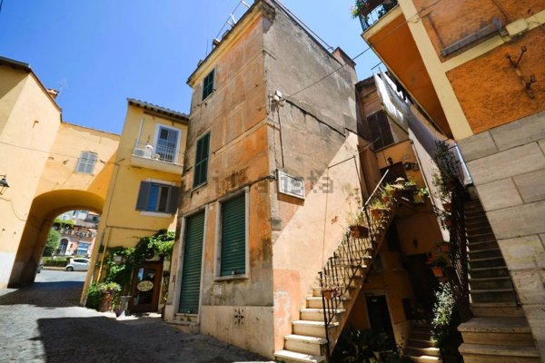 appartamento in vendita a Castel Madama in zona Monitola