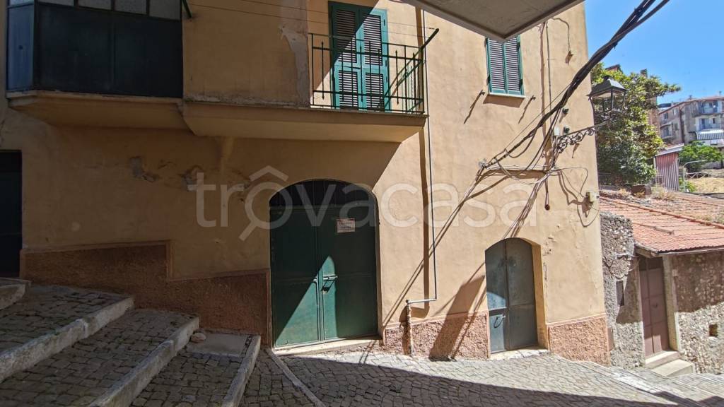locale commerciale in vendita a Castel Madama