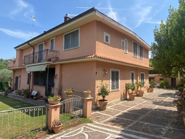 casa indipendente in vendita a Castel Madama in zona Valle Caprara
