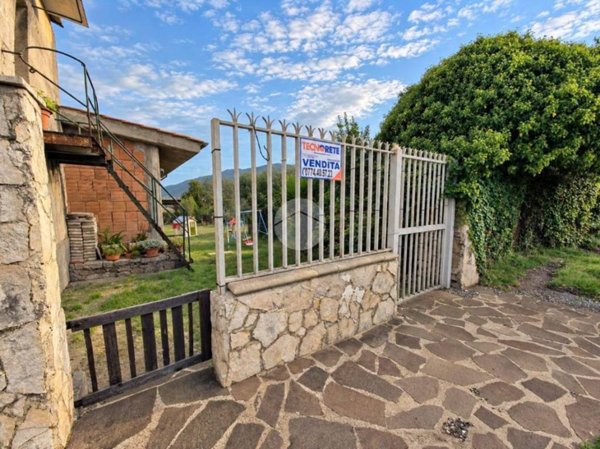 appartamento in vendita a Castel Madama in zona Valle Caprara