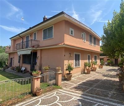 casa indipendente in vendita a Castel Madama in zona Valle Caprara