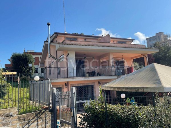 casa indipendente in vendita a Castelnuovo di Porto