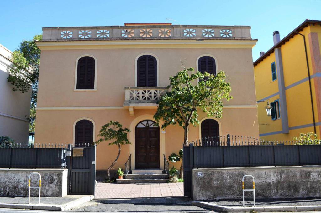 casa indipendente in vendita a Castelnuovo di Porto