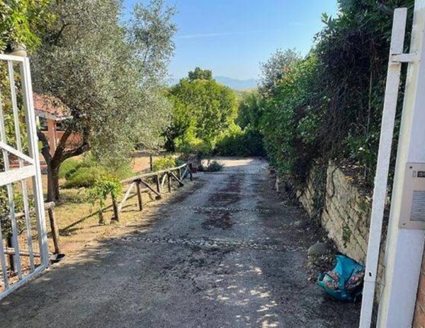 casa indipendente in vendita a Castelnuovo di Porto