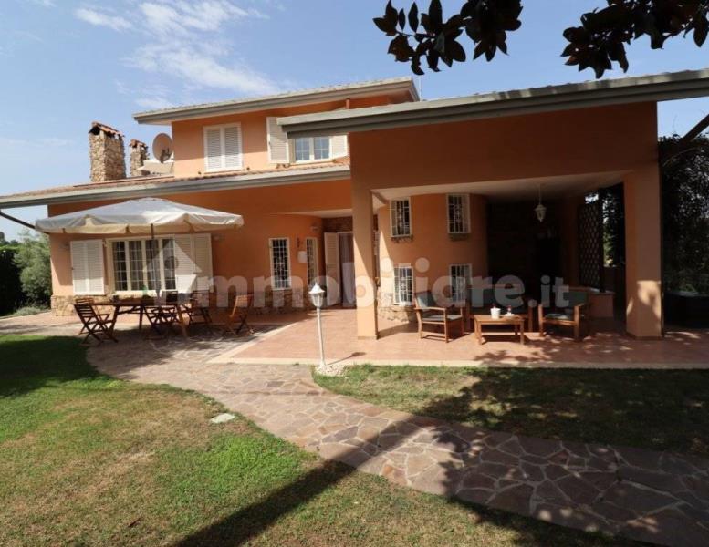 casa indipendente in vendita a Castelnuovo di Porto