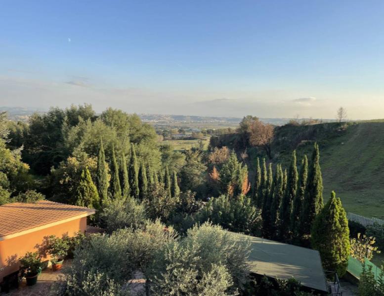 casa indipendente in vendita a Castelnuovo di Porto