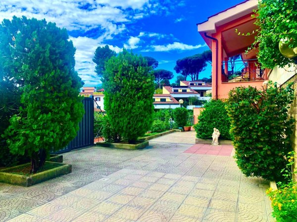 casa indipendente in vendita a Castelnuovo di Porto