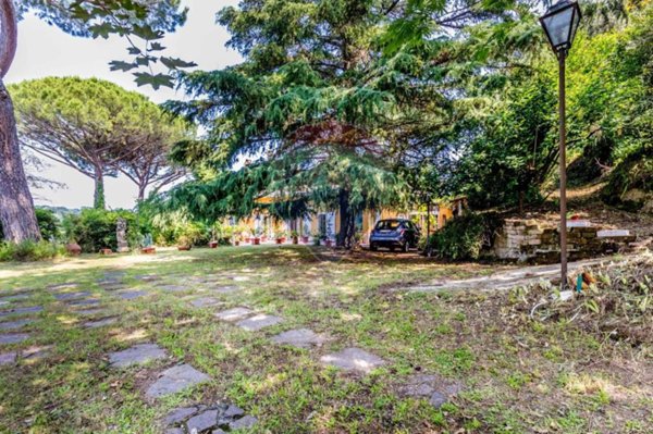 casa indipendente in vendita a Castelnuovo di Porto