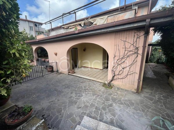 casa indipendente in vendita a Castelnuovo di Porto