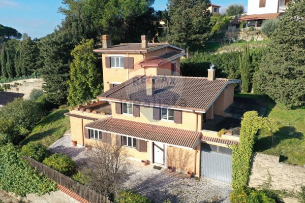 casa indipendente in vendita a Castelnuovo di Porto
