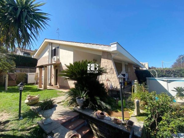 casa indipendente in vendita a Castelnuovo di Porto
