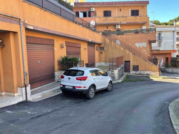 locale commerciale in vendita a Castelnuovo di Porto