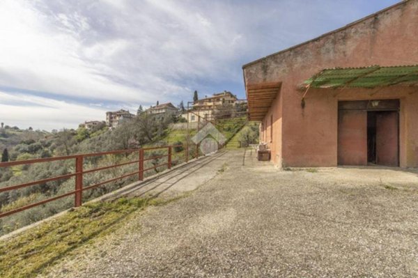 casa indipendente in vendita a Castelnuovo di Porto in zona Vallelinda