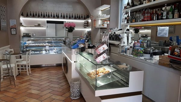 locale commerciale in vendita a Castelnuovo di Porto