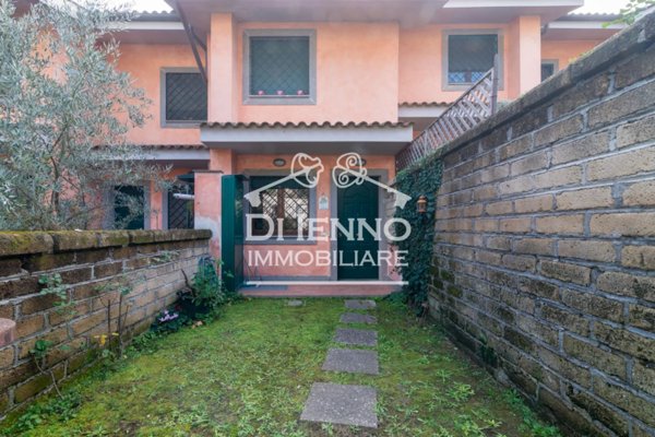casa indipendente in vendita a Castelnuovo di Porto