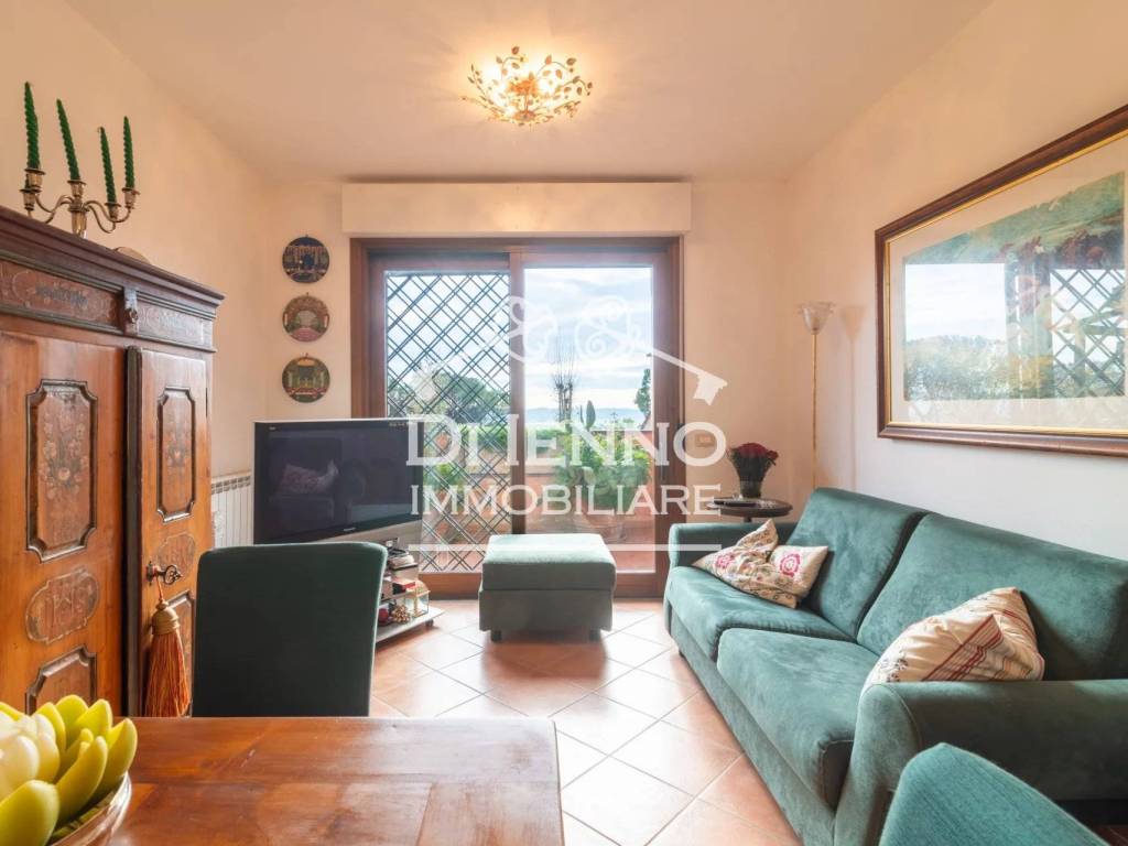 casa indipendente in vendita a Castelnuovo di Porto