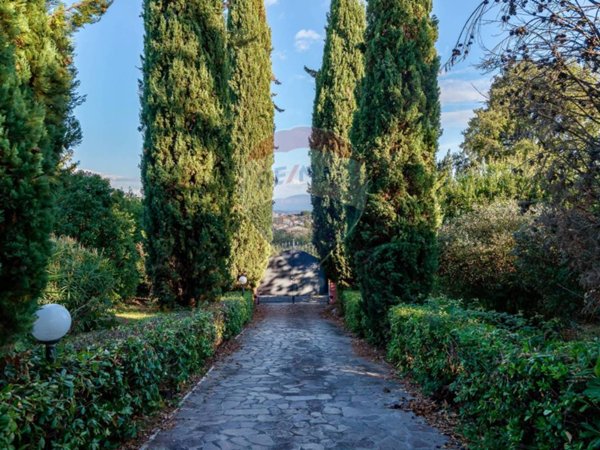 casa indipendente in vendita a Castelnuovo di Porto