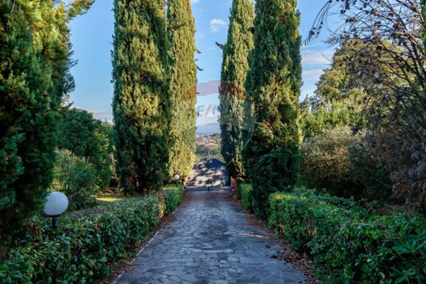 casa indipendente in vendita a Castelnuovo di Porto
