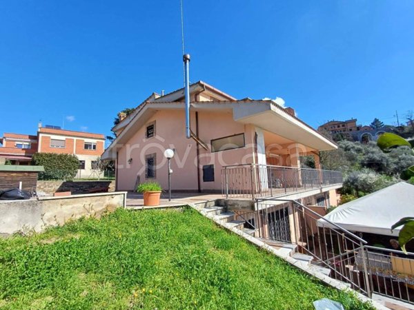 casa indipendente in vendita a Castelnuovo di Porto