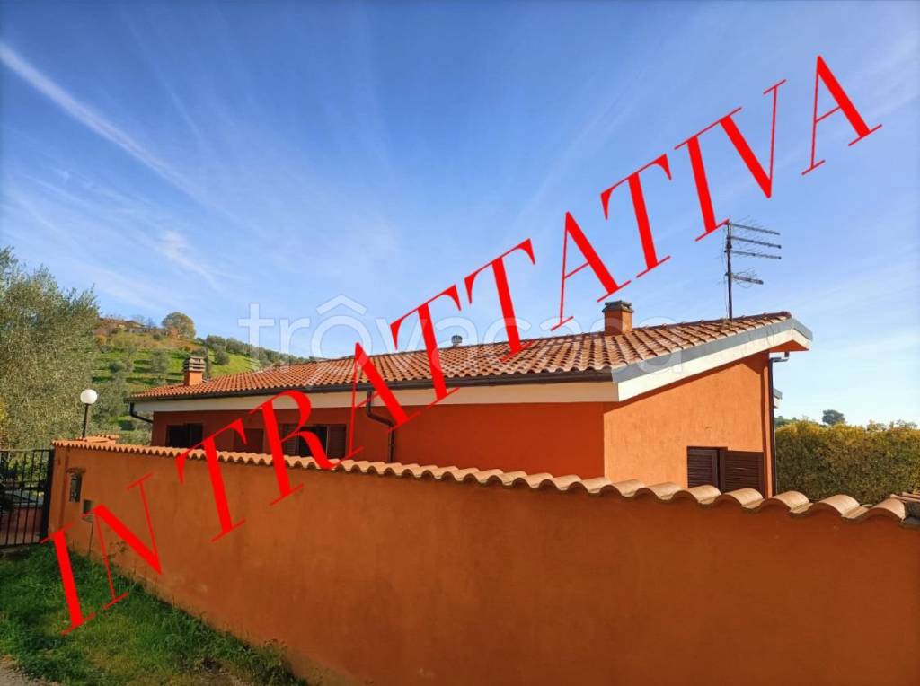 casa indipendente in vendita a Castelnuovo di Porto