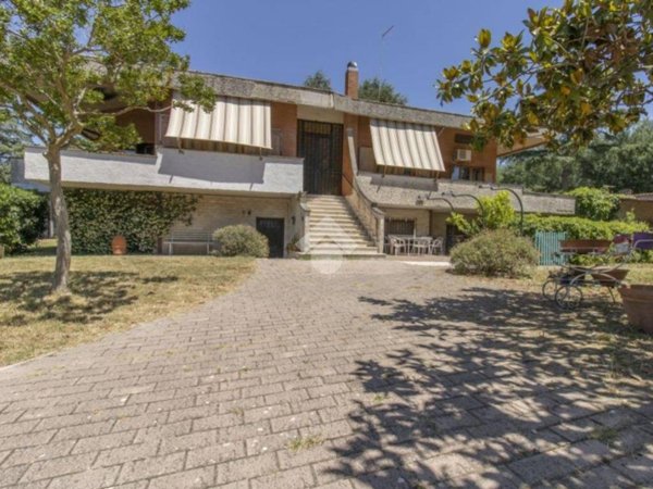 casa indipendente in vendita a Castelnuovo di Porto