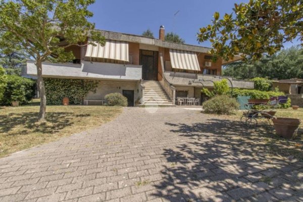 casa indipendente in vendita a Castelnuovo di Porto