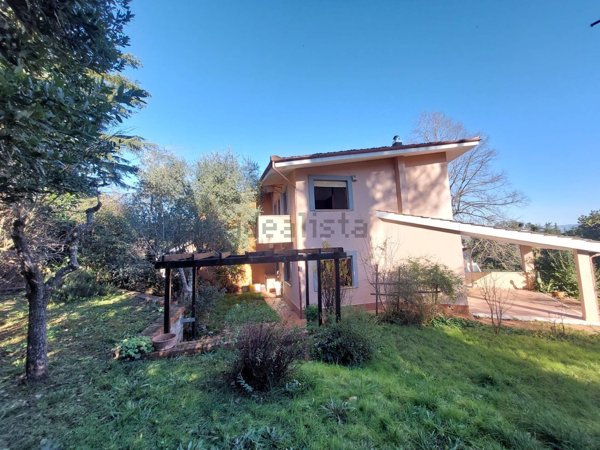 casa indipendente in vendita a Castelnuovo di Porto