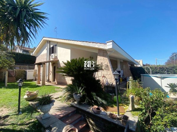 casa indipendente in vendita a Castelnuovo di Porto