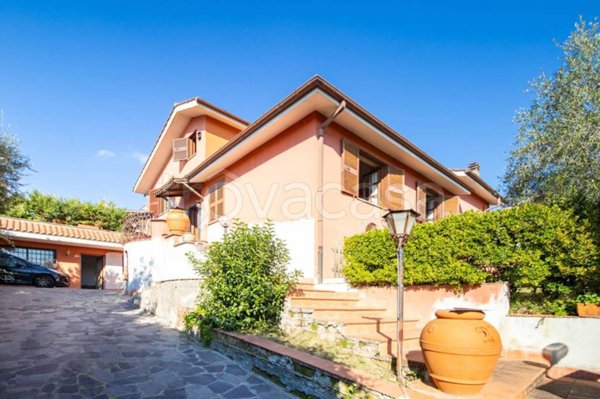 casa indipendente in vendita a Castelnuovo di Porto