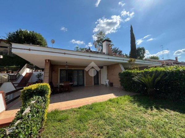 casa indipendente in vendita a Castelnuovo di Porto