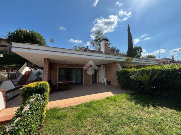 casa indipendente in vendita a Castelnuovo di Porto